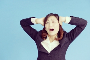 会社じゃ教えてくれない、間違ったキャリアウーマンの服装5つの悲劇