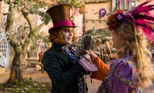 オシャレのヒントがいっぱい！『アリス・イン・ワンダーランド／時間の旅』が明日公開