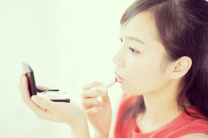 「電車でメイク」について考える……本当の美しさとは何か？