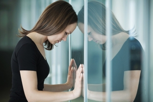 敵は意外なほど身近に！？女性の独立を阻む3つの壁