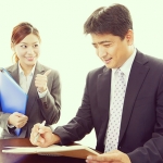 言葉で、態度で、気づかいで…思わずグッとくるのはこんな上司