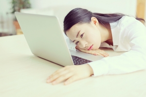 そのつらさ、言わずに我慢してる？働く女性の生理不順対策