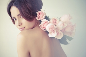 なぜいつもあの人は美しい？キャリアウーマンを支えるオフィス常備コスメ
