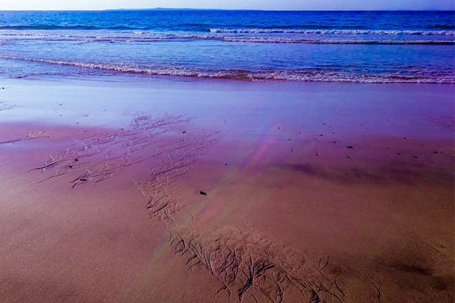 黒い砂浜