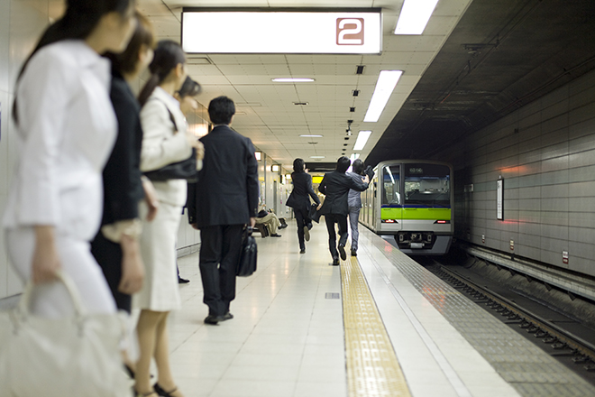 通勤満員電車のトラブル