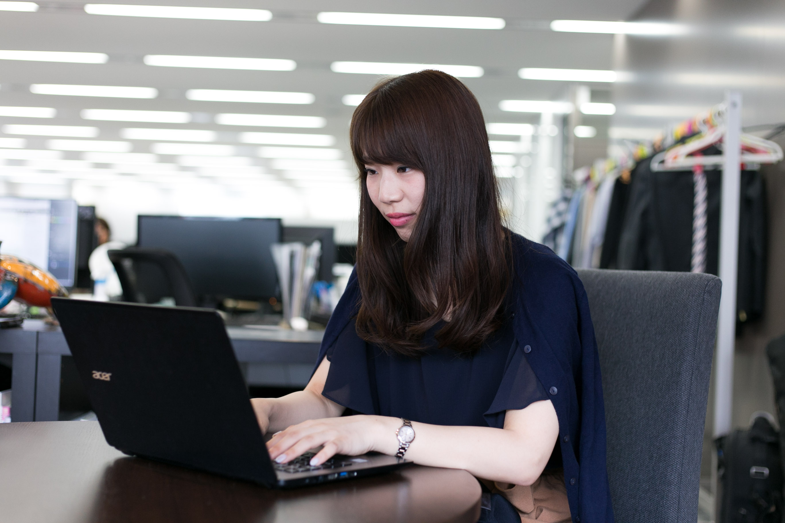 会社をネットで探すなつみ