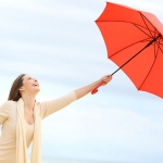 雨の日が待ち遠しくなる？梅雨時のオフィスライフを快適にするアイテム3選