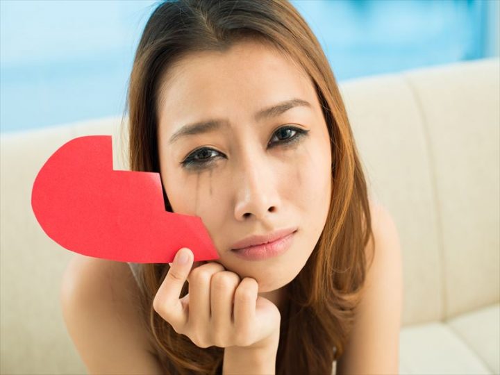 新たな恋ができない女を押さえ込み!