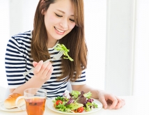 夏バテ防止はランチから！働き女子のお昼事情にメスを入れてみる。
