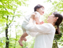 赤ちゃんが産まれたら給付がもらえる！？働き女子なら知っておきたい「児童手当」について