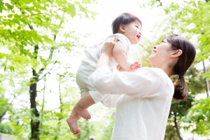 赤ちゃんが産まれたら給付がもらえる！？働き女子なら知っておきたい「児童手当」について