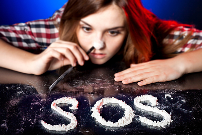 SOSを出す女性