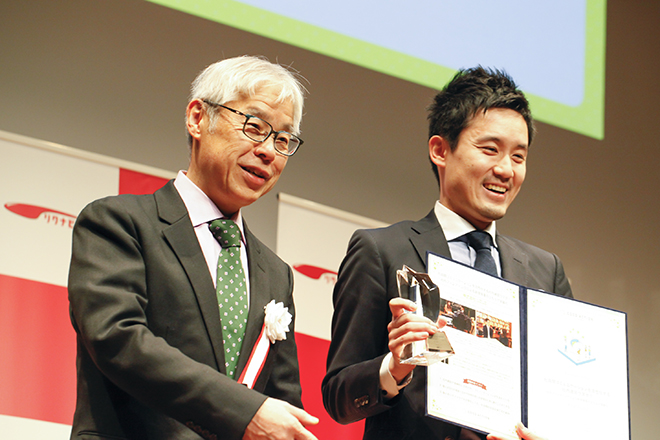 株式会社UZUZマネージャー前田氏と審査員の守島氏