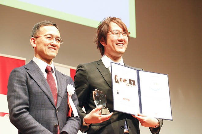 左:審査員の藤井氏 右:ヤフー株式会社の高橋氏