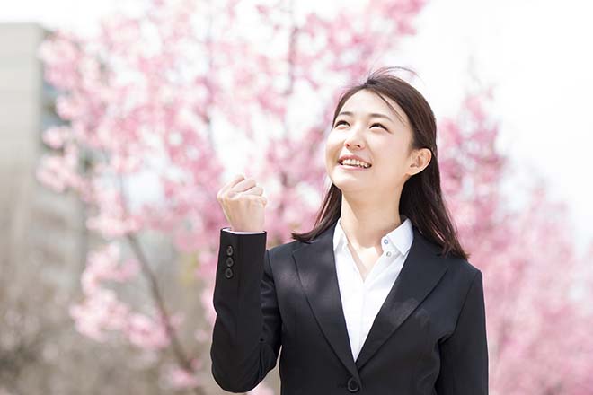 桜の木と新入社員