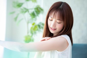 日焼けをした肌で医療脱毛の施術を受けられる？日焼けをした場合の対処法などについて解説
