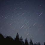 一晩で500個の流れ星！？「ふたご座流星群」が見られるベストな日とは？