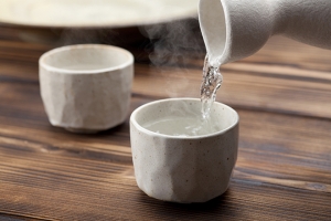 寒い冬にはさしつさされつ！ぬる燗～熱燗に向いている銘柄