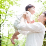 赤ちゃんが産まれたら給付がもらえる！？働き女子なら知っておきたい「児童手当」について